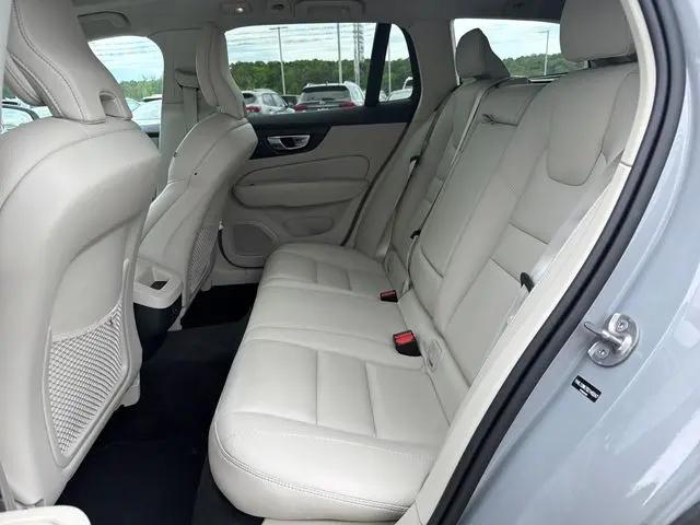 2025 Volvo V60 Cross Country Plus, B5 AWD Gas (mild hybrid)