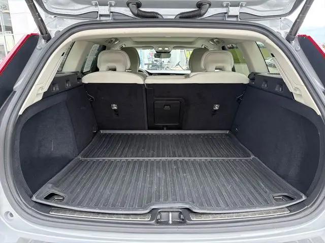 2025 Volvo V60 Cross Country Plus, B5 AWD Gas (mild hybrid)