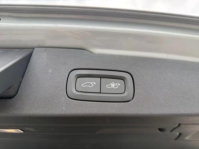 2025 Volvo V60 Cross Country Plus, B5 AWD Gas (mild hybrid)