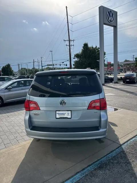 2012 Volkswagen Routan SE