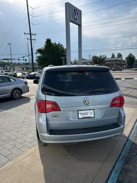 2012 Volkswagen Routan SE