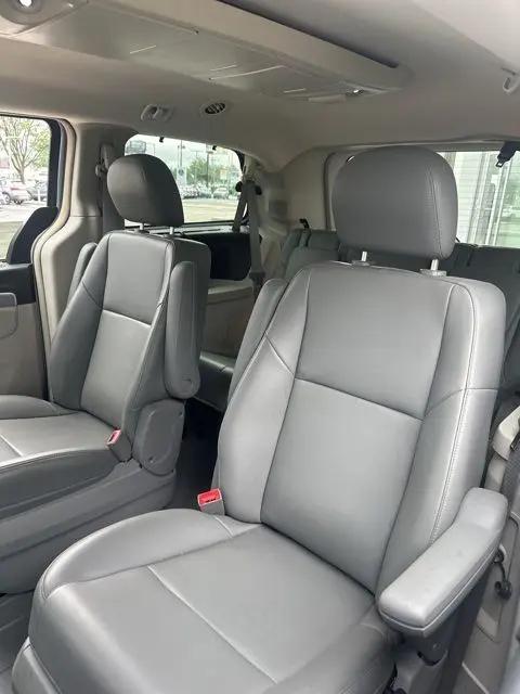2012 Volkswagen Routan SE