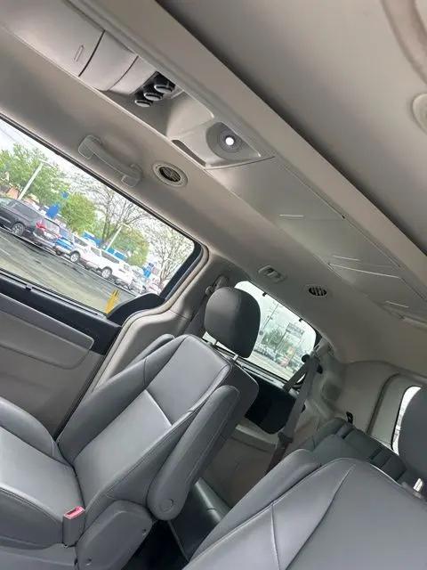 2012 Volkswagen Routan SE