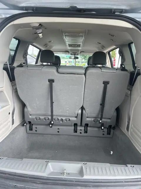 2012 Volkswagen Routan SE