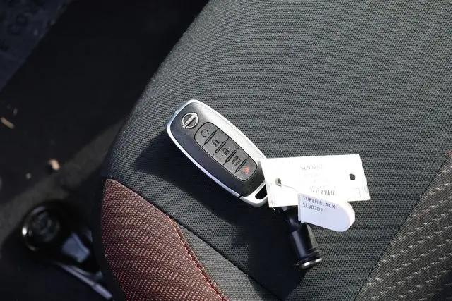2025 Nissan Versa 1.6 SR