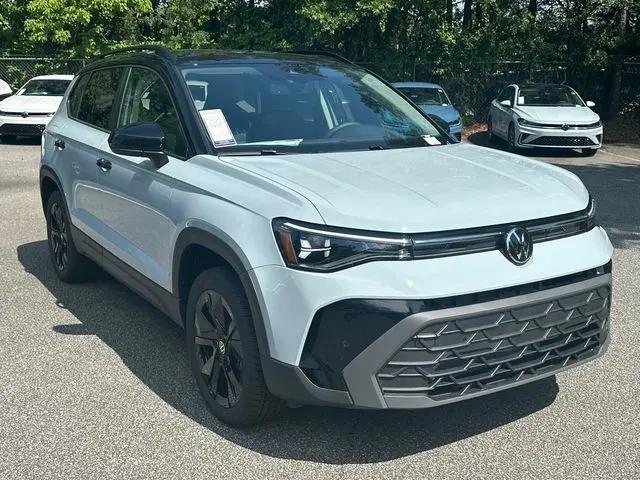 2026 Volkswagen Taos SE Black