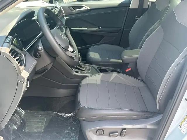 2026 Volkswagen Taos SE Black