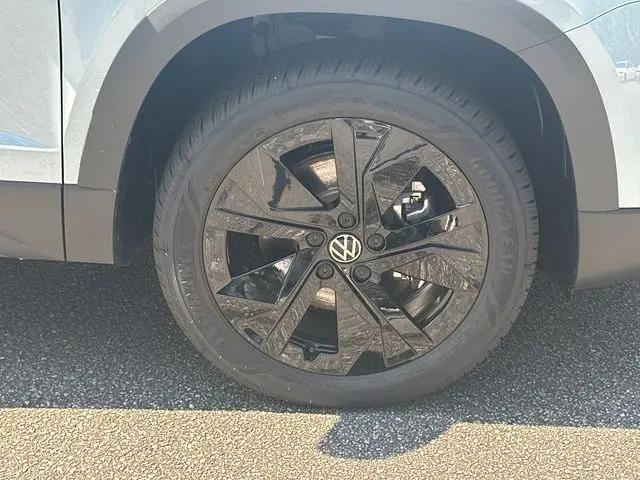 2026 Volkswagen Taos SE Black