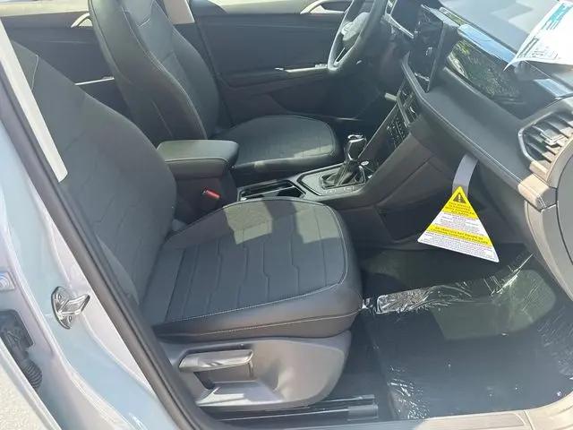 2026 Volkswagen Taos SE Black