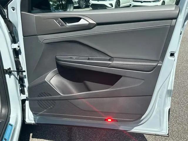 2026 Volkswagen Taos SE Black