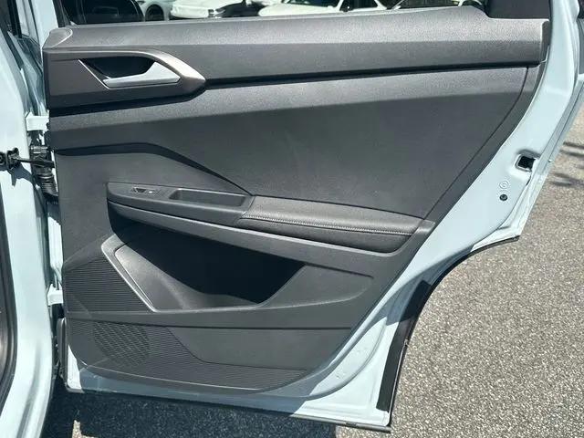 2026 Volkswagen Taos SE Black