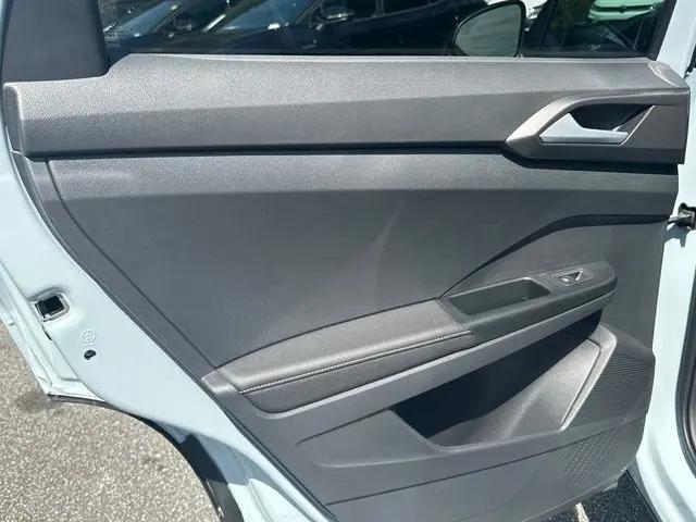 2026 Volkswagen Taos SE Black