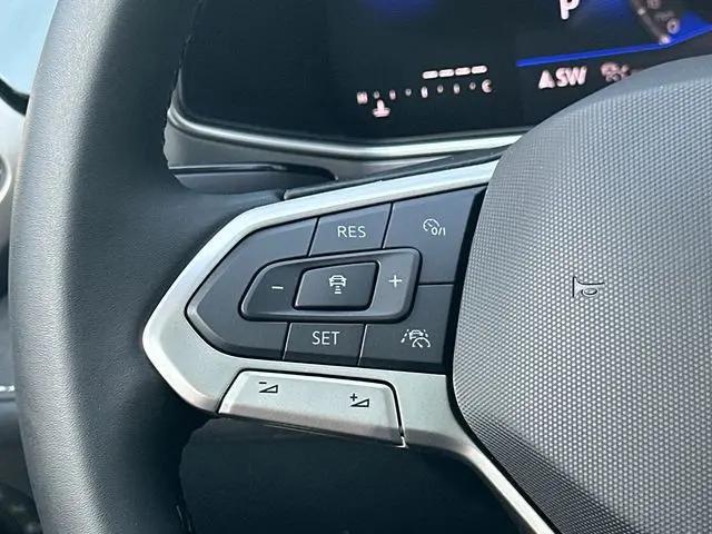 2026 Volkswagen Taos SE Black