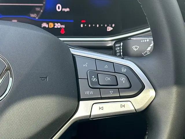2026 Volkswagen Taos SE Black