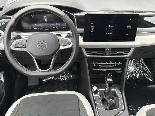 2026 Volkswagen Taos SE