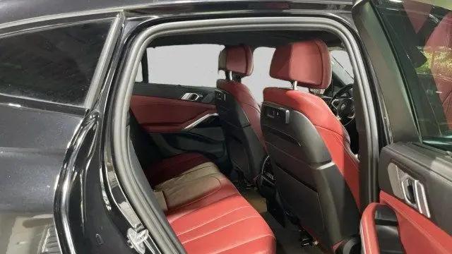 2021 BMW X6 M50i