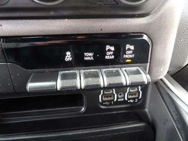 2021 Ram 1500 Big Horn Quad Cab 4x4 6'4" Box