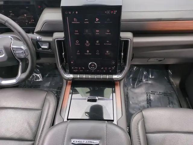 2025 GMC Yukon 4WD Denali