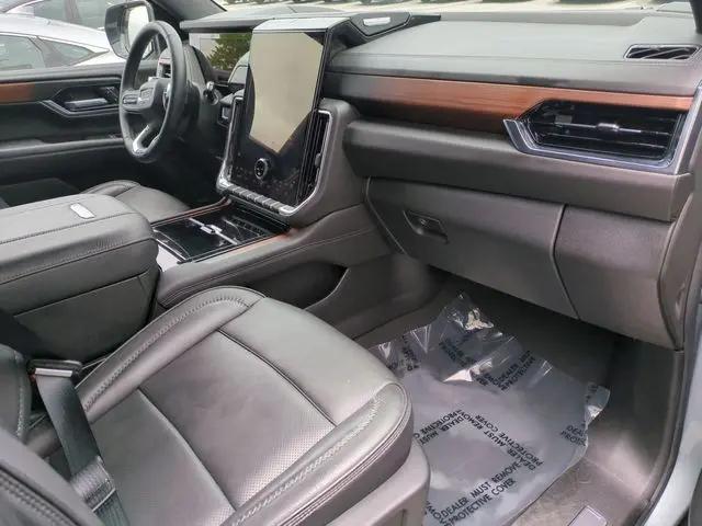 2025 GMC Yukon 4WD Denali