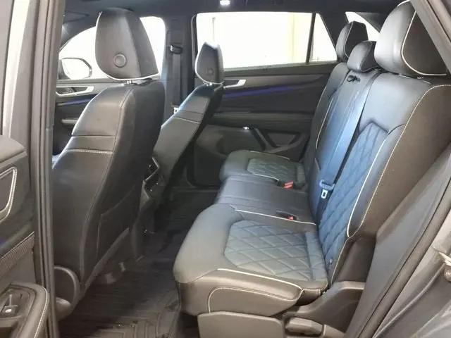 2024 Volkswagen Atlas Cross Sport 2.0T SEL Premium R-Line