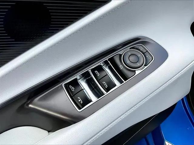 2025 Chevrolet Corvette Stingray RWD Convertible 2LT