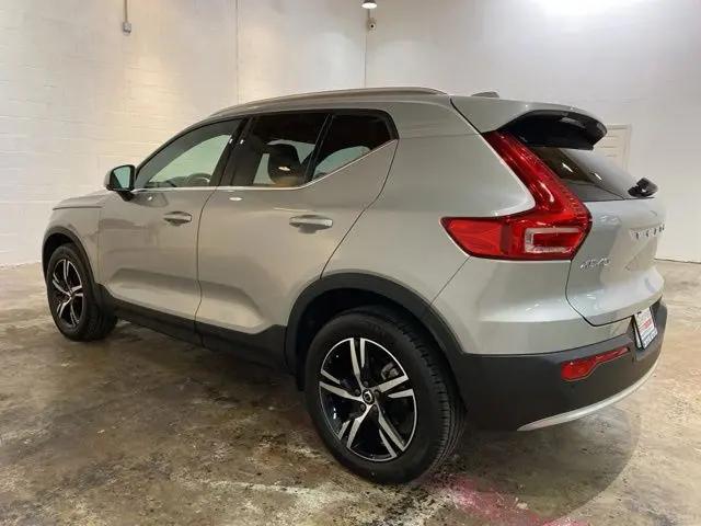 2025 Volvo XC40 B5 Core Bright Theme