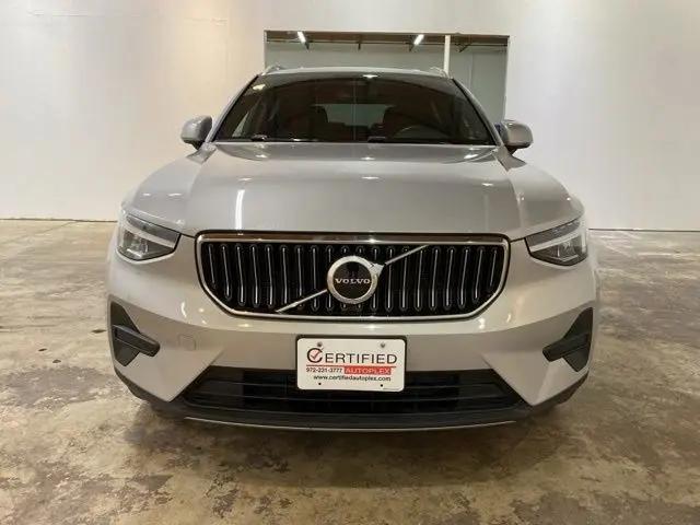 2025 Volvo XC40 B5 Core Bright Theme