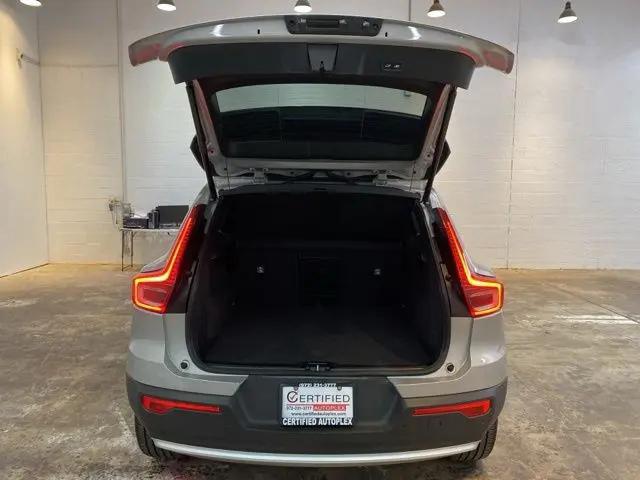2025 Volvo XC40 B5 Core Bright Theme