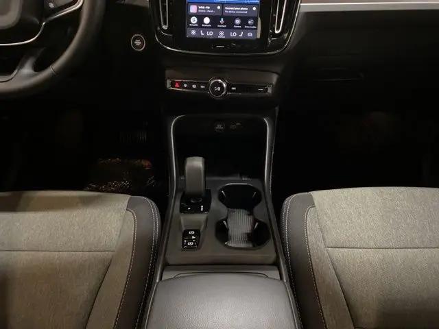 2025 Volvo XC40 B5 Core Bright Theme
