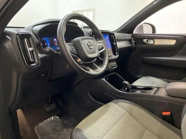 2025 Volvo XC40 B5 Core Bright Theme