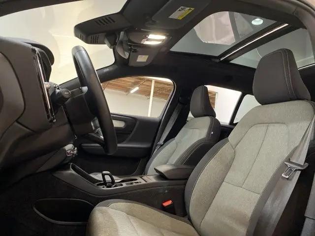 2025 Volvo XC40 B5 Core Bright Theme