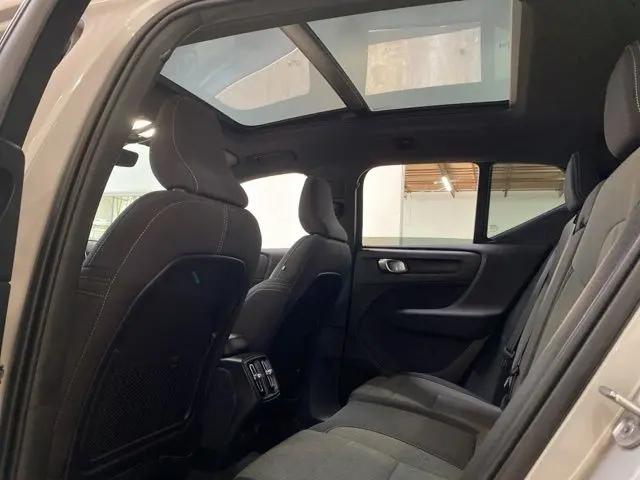 2025 Volvo XC40 B5 Core Bright Theme