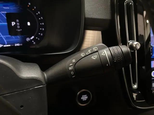 2025 Volvo XC40 B5 Core Bright Theme