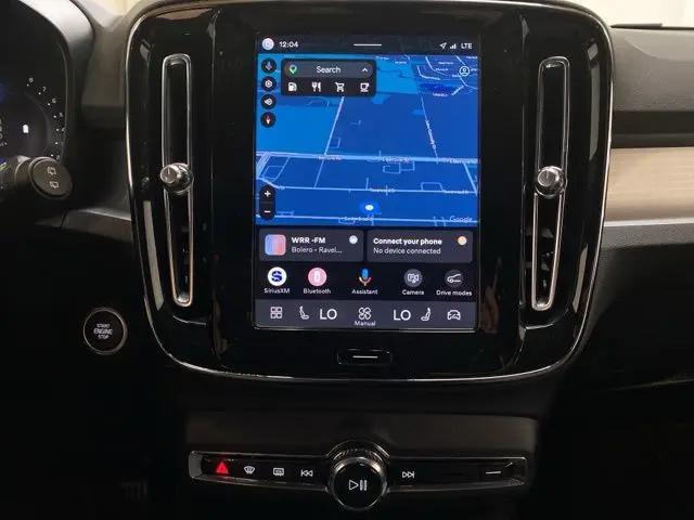 2025 Volvo XC40 B5 Core Bright Theme