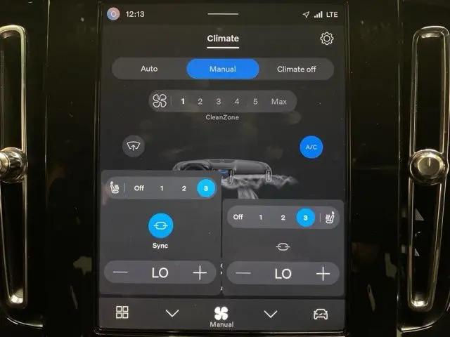 2025 Volvo XC40 B5 Core Bright Theme