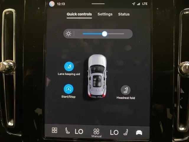 2025 Volvo XC40 B5 Core Bright Theme