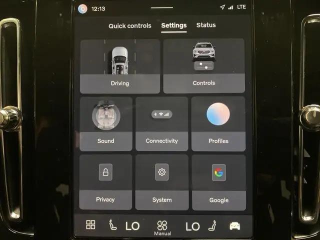 2025 Volvo XC40 B5 Core Bright Theme