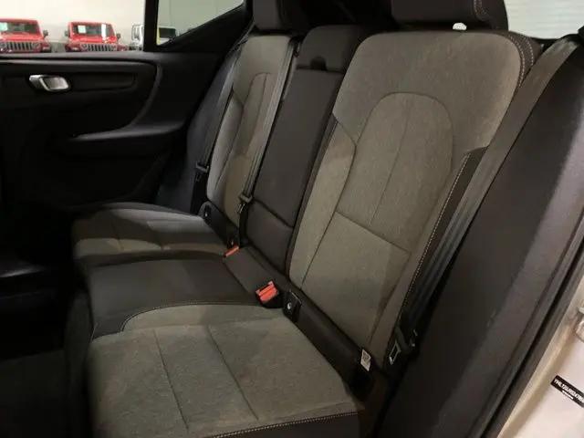2025 Volvo XC40 B5 Core Bright Theme