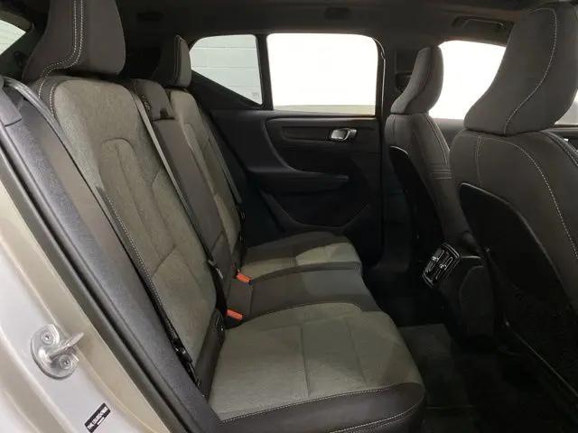2025 Volvo XC40 B5 Core Bright Theme