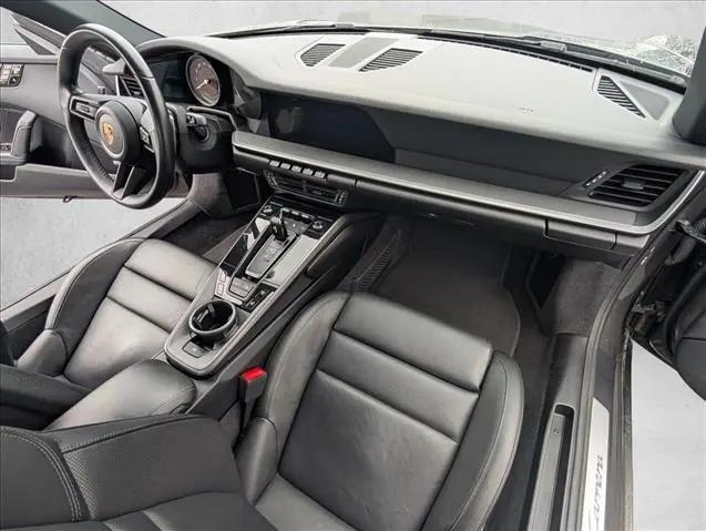 2020 Porsche 911 Carrera
