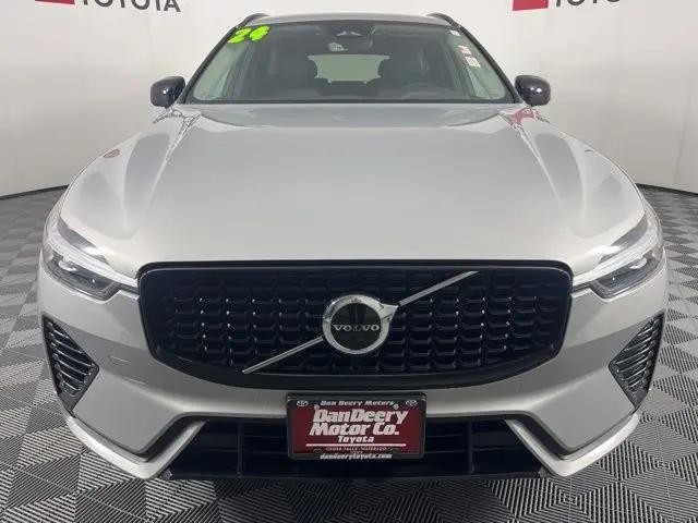 2024 Volvo XC60 Recharge T8 Core Dark Theme