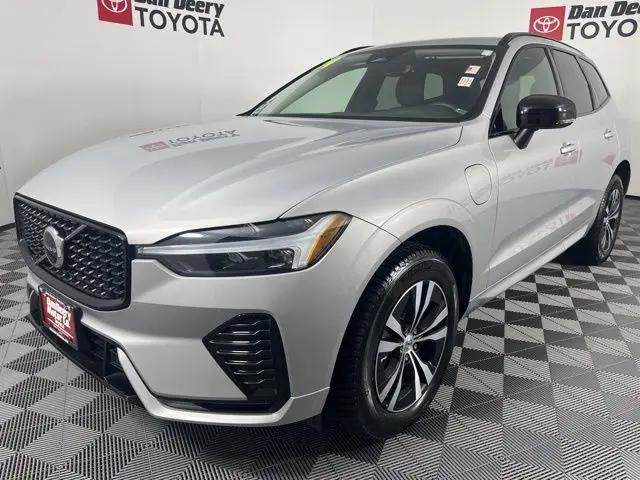 2024 Volvo XC60 Recharge T8 Core Dark Theme