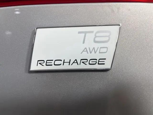 2024 Volvo XC60 Recharge T8 Core Dark Theme