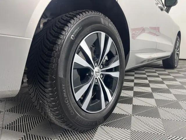 2024 Volvo XC60 Recharge T8 Core Dark Theme