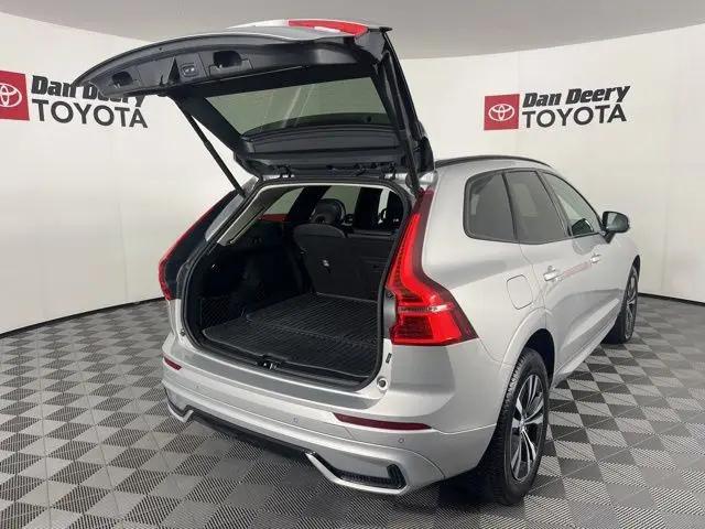 2024 Volvo XC60 Recharge T8 Core Dark Theme