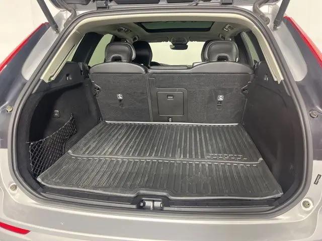 2024 Volvo XC60 Recharge T8 Core Dark Theme