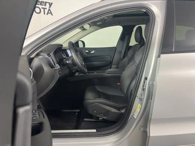 2024 Volvo XC60 Recharge T8 Core Dark Theme