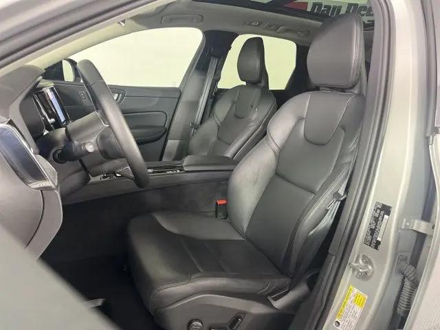 2024 Volvo XC60 Recharge T8 Core Dark Theme