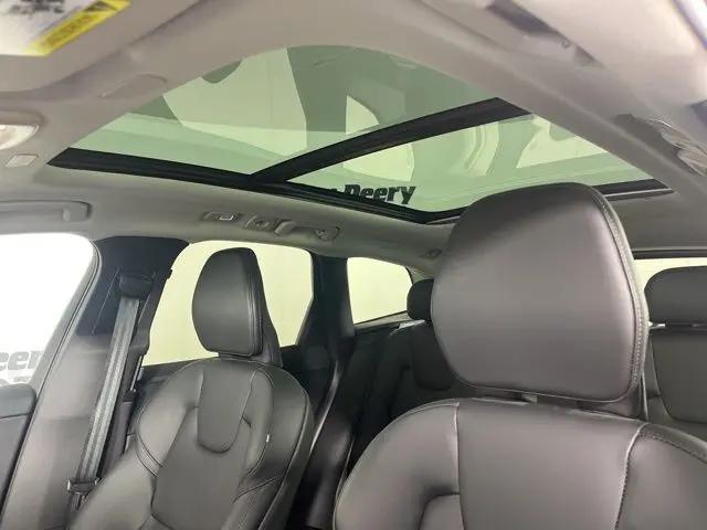 2024 Volvo XC60 Recharge T8 Core Dark Theme