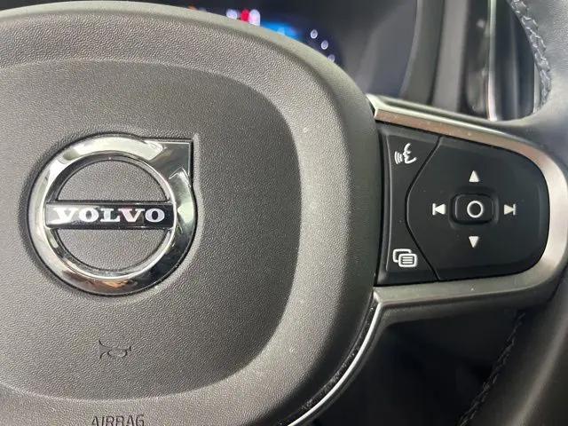 2024 Volvo XC60 Recharge T8 Core Dark Theme